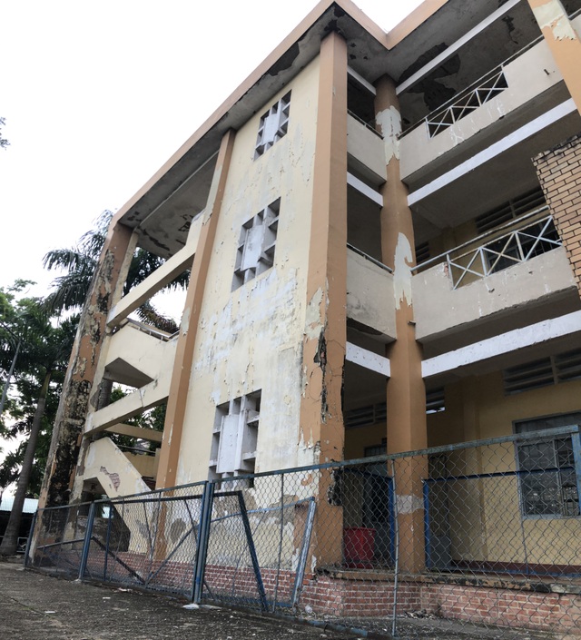 Thầy trò nơm nớp lo sợ khi học tập trong ngôi trường có nguy cơ đổ sập - 8 Thầy trò nơm nớp lo sợ khi học tập trong ngôi trường có nguy cơ đổ sập - 8