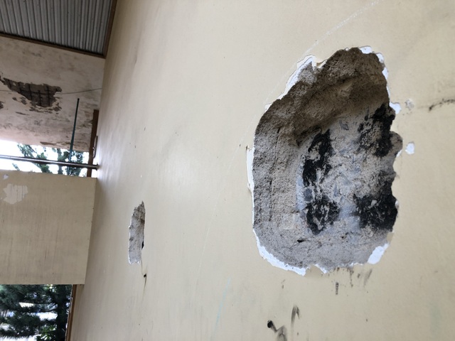 Thầy trò nơm nớp lo sợ khi học tập trong ngôi trường có nguy cơ đổ sập - 9 Thầy trò nơm nớp lo sợ khi học tập trong ngôi trường có nguy cơ đổ sập - 9