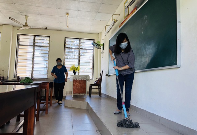 Giáo viên Đà Nẵng “vui như Tết” khi dọn sạch trường, lớp chờ đón học sinh - 8 Giáo viên Đà Nẵng “vui như Tết” khi dọn sạch trường, lớp chờ đón học sinh - 8