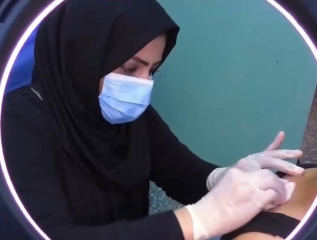Một phụ nữ Iraq vượt qua định kiến theo đuổi nghề cắt tóc nam - 1 Một phụ nữ Iraq vượt qua định kiến theo đuổi nghề cắt tóc nam - 1