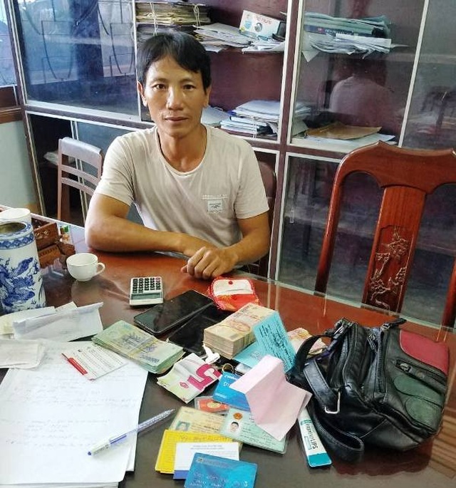 Người thu mua phế liệu trả lại gần 90 triệu đồng nhặt được - 2 Người thu mua phế liệu trả lại gần 90 triệu đồng nhặt được - 2