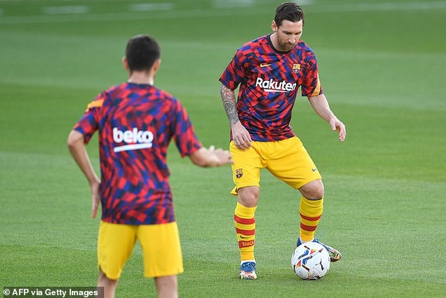 Messi chủ động nhường quyền đá phạt đền cho Griezmann - 1 Messi chủ động nhường quyền đá phạt đền cho Griezmann - 1