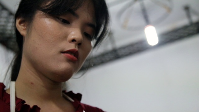 Cô gái 9x bỏ việc ở ngân hàng đi bán bánh ngọt - 10 Cô gái 9x bỏ việc ở ngân hàng đi bán bánh ngọt - 10