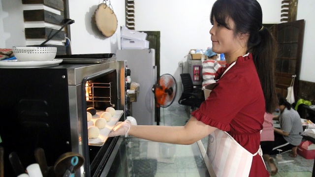 Cô gái 9x bỏ việc ở ngân hàng đi bán bánh ngọt - 6 Cô gái 9x bỏ việc ở ngân hàng đi bán bánh ngọt - 6