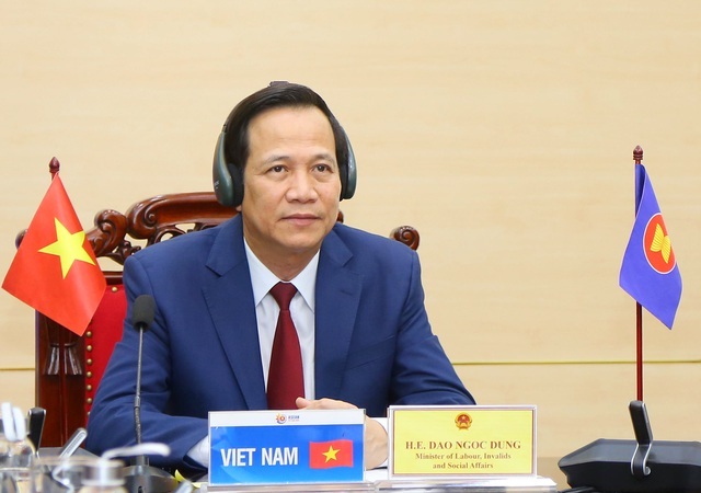 Hỗ trợ 2 người đàn ông Nga lang thang, xúc động chuyện chọn nghề cùng con - 1 Hỗ trợ 2 người đàn ông Nga lang thang, xúc động chuyện chọn nghề cùng con - 1