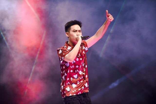 “Nổi da gà” thí sinh King of Rap làm mới hit của diva Hồng Nhung, Bằng Kiều - 8 “Nổi da gà” thí sinh King of Rap làm mới hit của diva Hồng Nhung, Bằng Kiều - 8