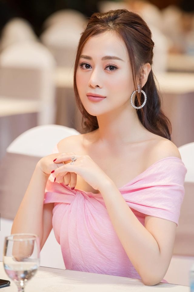 Phương Oanh “tặng 10 tỷ đồng” ai tìm được nơi cô từng… “rửa bát thuê” - 2 Phương Oanh “tặng 10 tỷ đồng” ai tìm được nơi cô từng… “rửa bát thuê” - 2