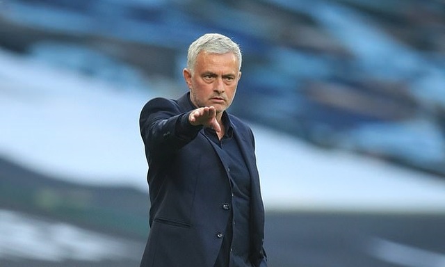 HLV Mourinho nổi điên sau thất bại của Tottenham - 1 HLV Mourinho nổi điên sau thất bại của Tottenham - 1