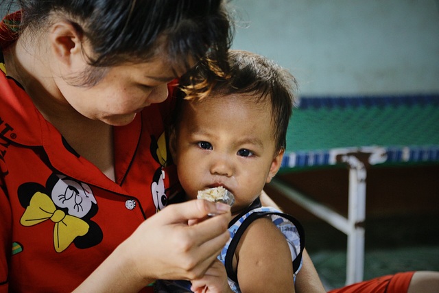 Nữ công nhân chật vật mưu sinh vì công ty cắt giảm nhân sự - 5 Nữ công nhân chật vật mưu sinh vì công ty cắt giảm nhân sự - 5