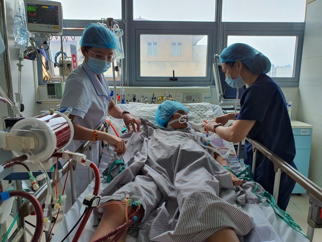 Xót xa cảnh người cha nghẹn ngào cầu xin bạn đọc dang tay cứu con gái - 2 Xót xa cảnh người cha nghẹn ngào cầu xin bạn đọc dang tay cứu con gái - 2