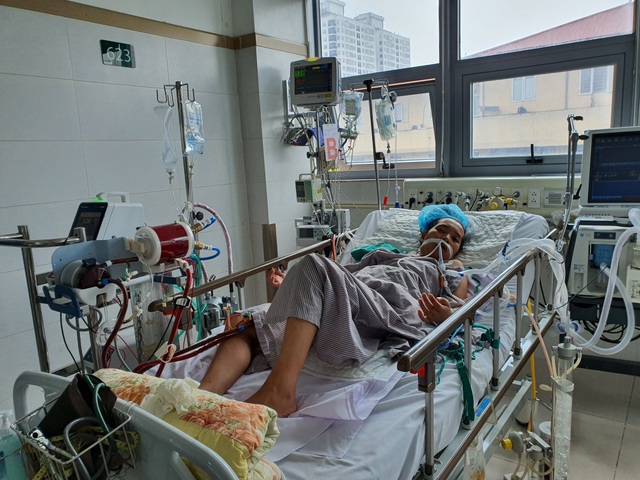 Xót xa cảnh người cha nghẹn ngào cầu xin bạn đọc dang tay cứu con gái - 4 Xót xa cảnh người cha nghẹn ngào cầu xin bạn đọc dang tay cứu con gái - 4