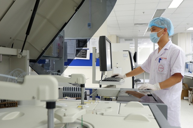 Điều ít biết về lực lượng truy tìm những đòn đánh vô hình của Covid-19 - 2 Điều ít biết về lực lượng truy tìm những đòn đánh vô hình của Covid-19 - 2