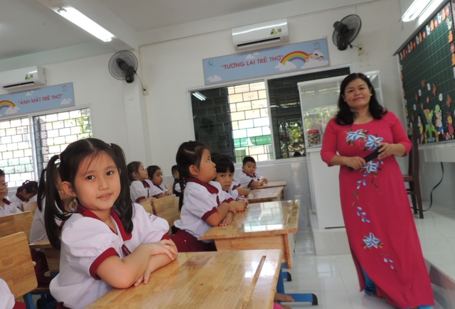 Kiểm tra việc sử dụng SGK, sách tham khảo lớp 1 sau sự việc “23 đầu sách” - 1 Kiểm tra việc sử dụng SGK, sách tham khảo lớp 1 sau sự việc “23 đầu sách” - 1