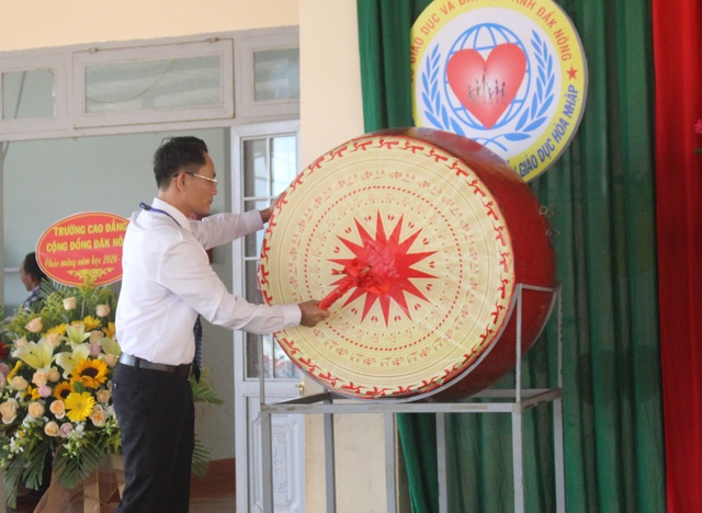 Xúc động lễ khai giảng muộn của 45 “vầng trăng khuyết” tỉnh Đắk Nông - 2 Xúc động lễ khai giảng muộn của 45 “vầng trăng khuyết” tỉnh Đắk Nông - 2
