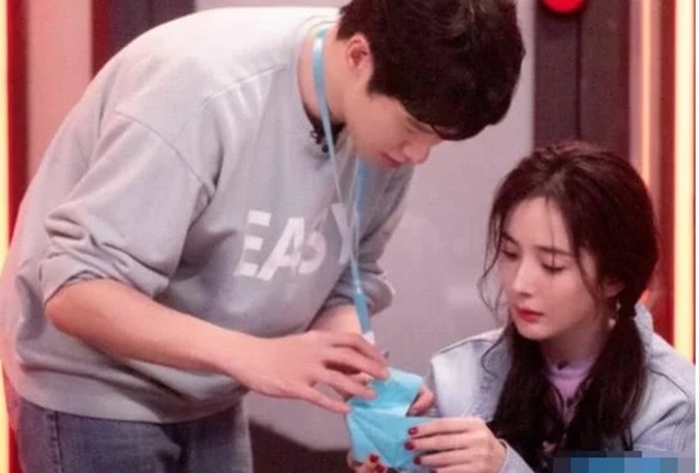 “Bạn trai tin đồn” Nguỵ Đại Huân và Dương Mịch quyết giữ bí mật mối quan hệ - 2 “Bạn trai tin đồn” Nguỵ Đại Huân và Dương Mịch quyết giữ bí mật mối quan hệ - 2