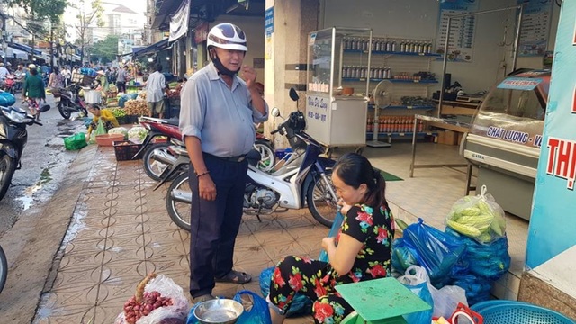 Người đàn ông ở Cần Thơ 15 năm làm shipper miễn phí cho các nhà chùa - 4 Người đàn ông ở Cần Thơ 15 năm làm shipper miễn phí cho các nhà chùa - 4