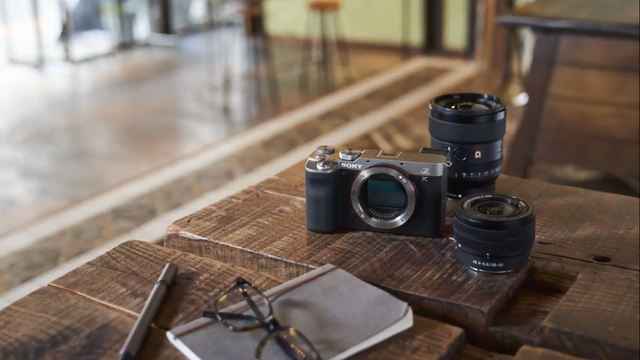 Sony ra mắt máy ảnh full-frame nhỏ gọn nhất thế giới - 1 Sony ra mắt máy ảnh full-frame nhỏ gọn nhất thế giới - 1