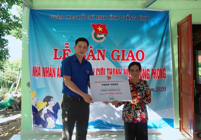 Bàn giao nhà nhân ái cho cựu TNXP có hoàn cảnh khó khăn - 1 Bàn giao nhà nhân ái cho cựu TNXP có hoàn cảnh khó khăn - 1