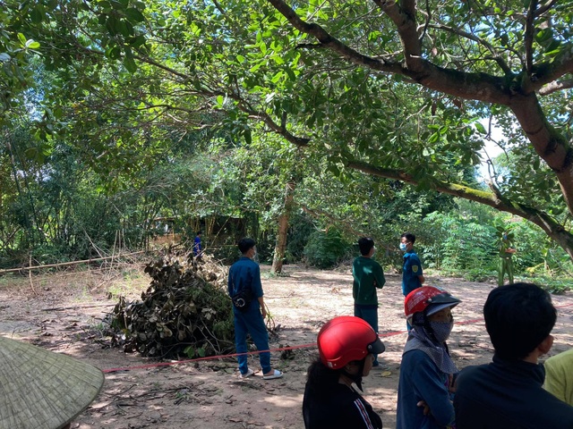 Tìm thấy thi thể bé trai 4 tuổi sau 9 ngày mất tích - 2 Tìm thấy thi thể bé trai 4 tuổi sau 9 ngày mất tích - 2