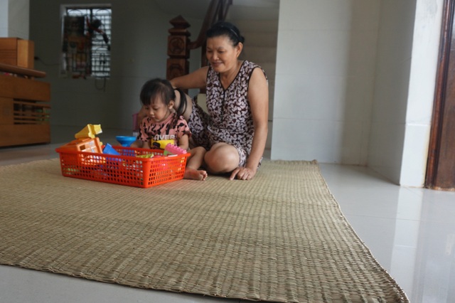 Chiếu cói 1 triệu đồng/chiếc, thợ dệt “bó tay” vì thiếu nguyên liệu - 1 Chiếu cói 1 triệu đồng/chiếc, thợ dệt “bó tay” vì thiếu nguyên liệu - 1