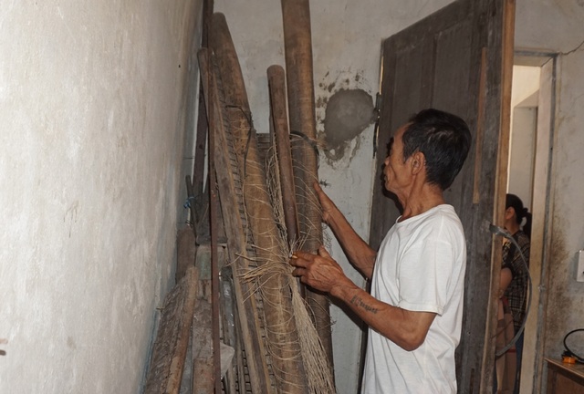 Chiếu cói 1 triệu đồng/chiếc, thợ dệt “bó tay” vì thiếu nguyên liệu - 4 Chiếu cói 1 triệu đồng/chiếc, thợ dệt “bó tay” vì thiếu nguyên liệu - 4