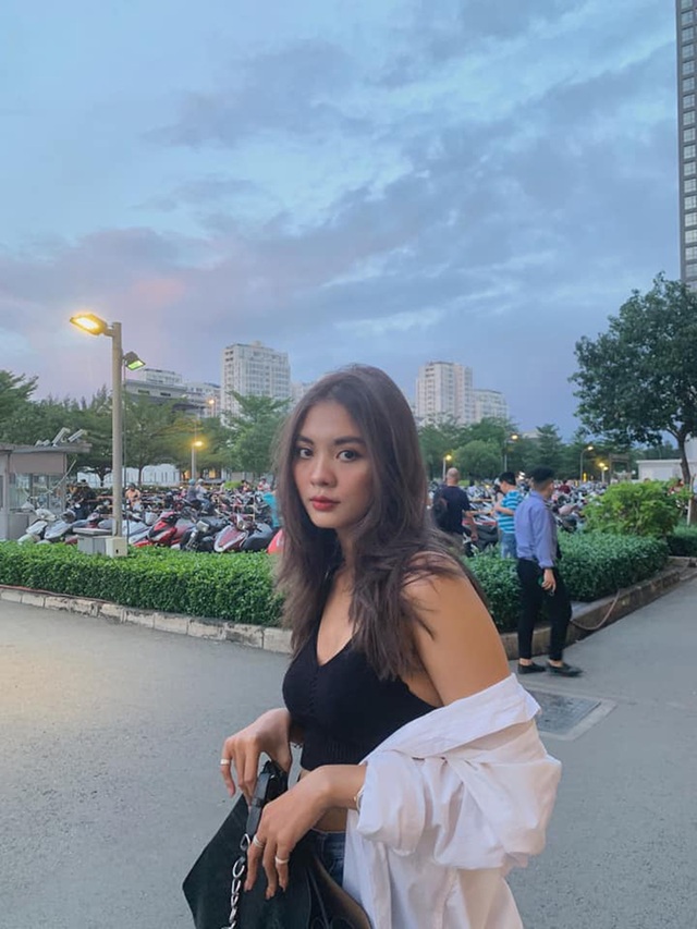 Đăng ảnh khoe giày, 9X lại “gây thương nhớ” vì thân hình nóng bỏng - 9 Đăng ảnh khoe giày, 9X lại “gây thương nhớ” vì thân hình nóng bỏng - 9