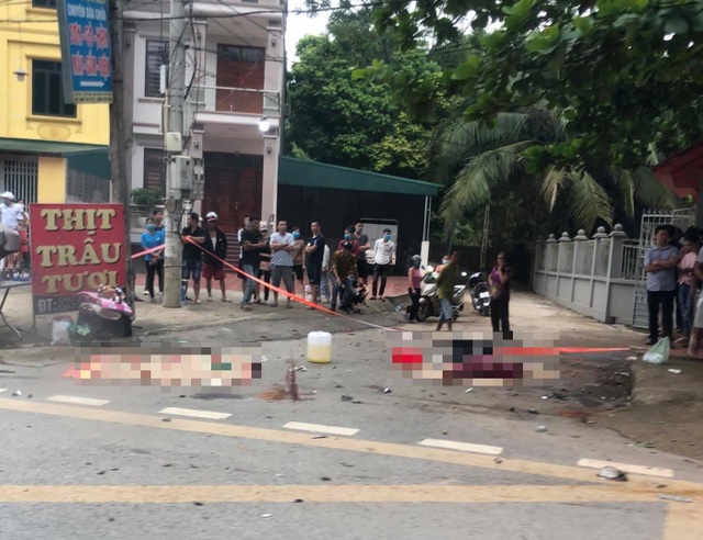 3 phụ nữ trẻ đi xe máy cùng tử nạn sau va chạm với ô tô - 1 3 phụ nữ trẻ đi xe máy cùng tử nạn sau va chạm với ô tô - 1