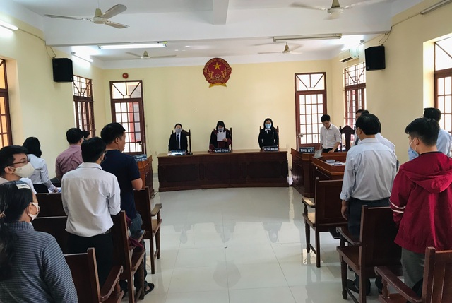 Vụ thầy giáo cho trò tái hiện cảnh nóng: Tòa án Quận 12 đình chỉ vụ án - 1 Vụ thầy giáo cho trò tái hiện cảnh nóng: Tòa án Quận 12 đình chỉ vụ án - 1