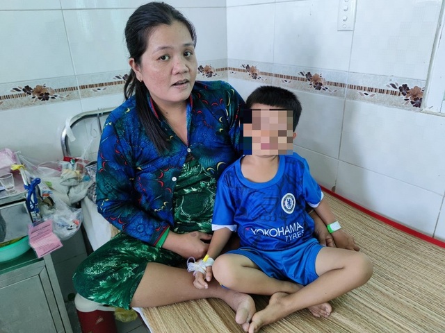 Nhiều bệnh nhi bị sốt, nôn ói, đau đầu dữ dội do nhiễm sán chó - 1 Nhiều bệnh nhi bị sốt, nôn ói, đau đầu dữ dội do nhiễm sán chó - 1