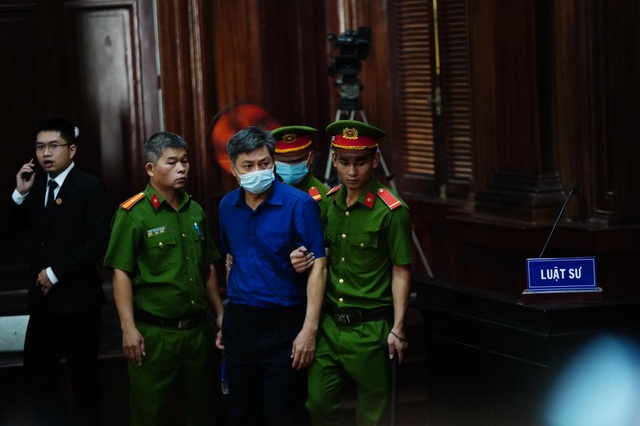 Chủ tọa lưu ý tài liệu mật trong vụ án ông Nguyễn Thành Tài - 6 Chủ tọa lưu ý tài liệu mật trong vụ án ông Nguyễn Thành Tài - 6