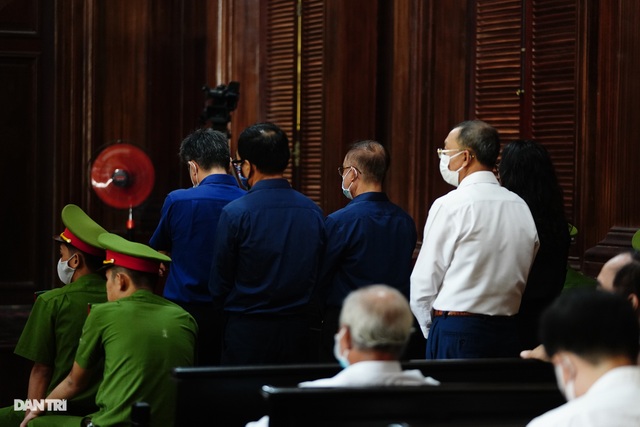 Toàn cảnh buổi đầu tiên xét xử ông Nguyễn Thành Tài và đồng phạm - 17