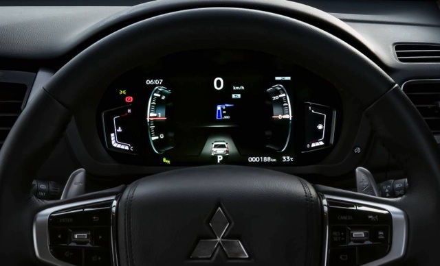 Pajero Sport sắp bán tại Việt Nam: thêm công nghệ, giành khách từ Fortuner - 2 Pajero Sport sắp bán tại Việt Nam: thêm công nghệ, giành khách từ Fortuner - 2