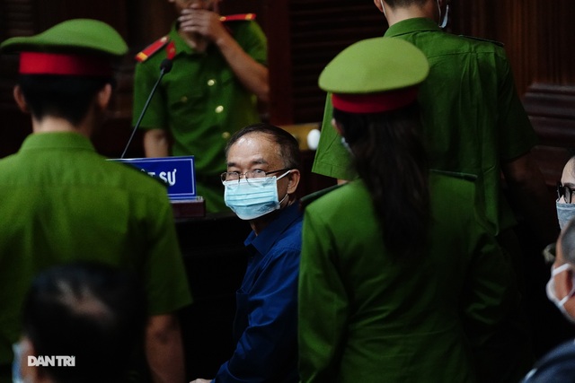 Toàn cảnh buổi đầu tiên xét xử ông Nguyễn Thành Tài và đồng phạm - 10