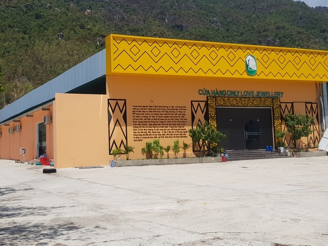 Khánh Hòa quyết tháo dỡ 7 showroom sai phạm chuyên đón khách Trung Quốc - 3 Khánh Hòa quyết tháo dỡ 7 showroom sai phạm chuyên đón khách Trung Quốc - 3