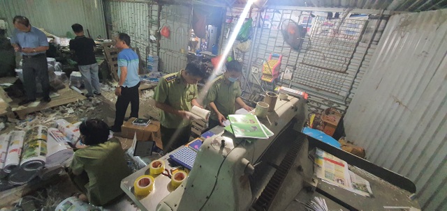 Phát hiện hàng tấn sách giả Nhà xuất bản Giáo dục Việt Nam - 1 Phát hiện hàng tấn sách giả Nhà xuất bản Giáo dục Việt Nam - 1