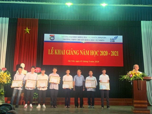 Gặp gương mặt Vàng Khoa học trẻ quốc tế vừa đỗ Thủ khoa trường chuyên KHTN - 2 Gặp gương mặt Vàng Khoa học trẻ quốc tế vừa đỗ Thủ khoa trường chuyên KHTN - 2