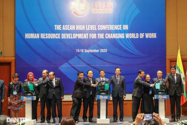Bộ trưởng Đào Ngọc Dung: ASEAN xác định con người là trung tâm phát triển - 4 Bộ trưởng Đào Ngọc Dung: ASEAN xác định con người là trung tâm phát triển - 4