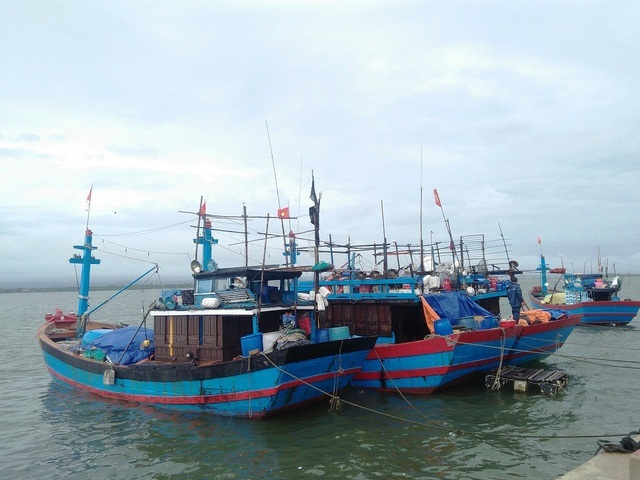 Nhiều tỉnh miền Trung “cấm biển”, cho học sinh nghỉ học tránh bão - 1 Nhiều tỉnh miền Trung “cấm biển”, cho học sinh nghỉ học tránh bão - 1