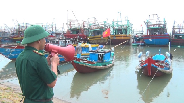 Phó Thủ tướng thị sát, kiểm tra công tác phòng chống ở vùng tâm bão - 16 Phó Thủ tướng thị sát, kiểm tra công tác phòng chống ở vùng tâm bão - 16