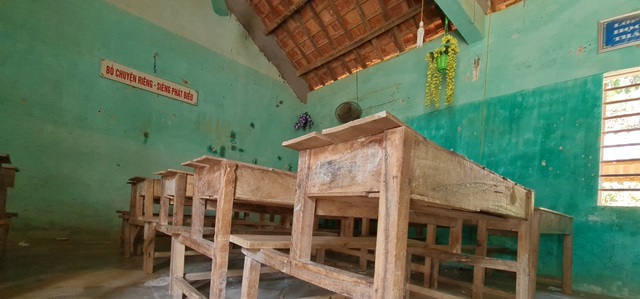 Trường sắp sập đe dọa đến tính mạng của hàng trăm học sinh, giáo viên - 19 Trường sắp sập đe dọa đến tính mạng của hàng trăm học sinh, giáo viên - 19