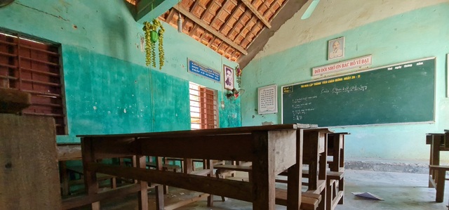 Vụ trường học sắp sập ở Nghệ An: Sau cơn bão, mái ngói bị sập hàng loạt - 10 Vụ trường học sắp sập ở Nghệ An: Sau cơn bão, mái ngói bị sập hàng loạt - 10