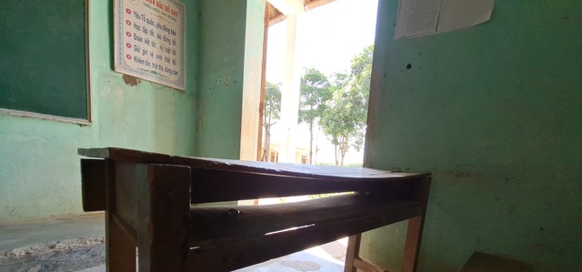 Trường sắp sập đe dọa đến tính mạng của hàng trăm học sinh, giáo viên - 20 Trường sắp sập đe dọa đến tính mạng của hàng trăm học sinh, giáo viên - 20