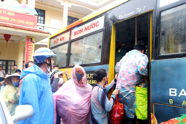 From 23:00 on the night of September 17, Da Nang controlled the private vehicles that went out to the street - 5