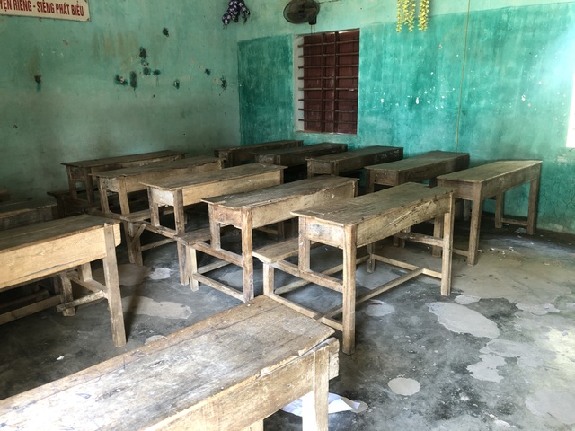 Trường sắp sập đe dọa đến tính mạng của hàng trăm học sinh, giáo viên - 16 Trường sắp sập đe dọa đến tính mạng của hàng trăm học sinh, giáo viên - 16