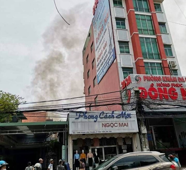 Lửa bùng phát từ căn nhà khóa cửa, cháy lan 2 nhà sát vách - 2 Lửa bùng phát từ căn nhà khóa cửa, cháy lan 2 nhà sát vách - 2