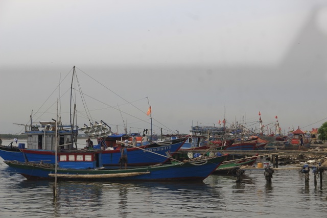 Nhiều tỉnh miền Trung “cấm biển”, cho học sinh nghỉ học tránh bão - 3 Nhiều tỉnh miền Trung “cấm biển”, cho học sinh nghỉ học tránh bão - 3