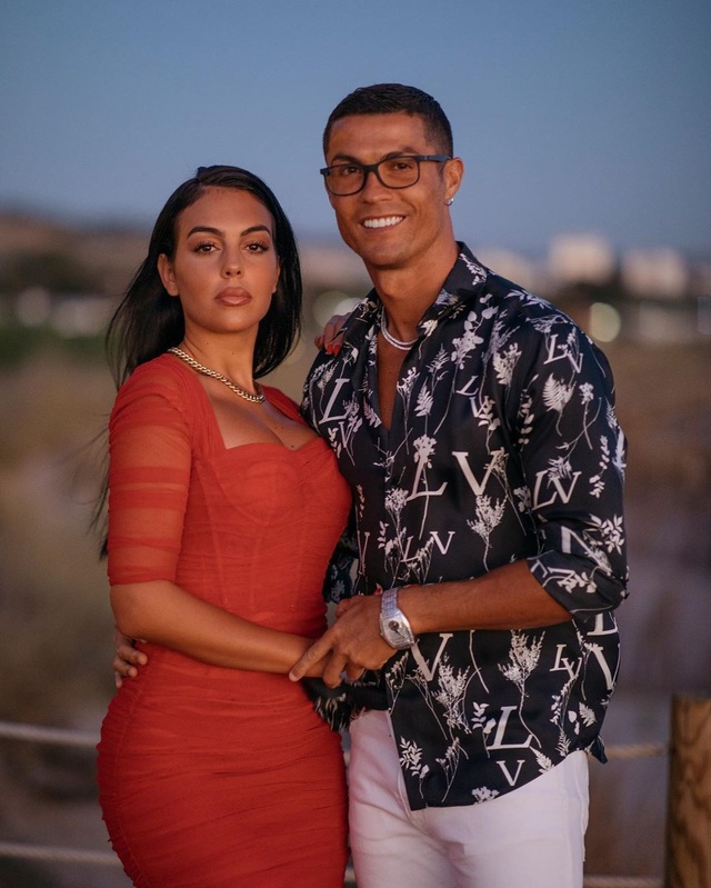 C.Ronaldo lập kỷ lục mua nhẫn cưới đắt tiền nhất trong giới cầu thủ - 4 C.Ronaldo lập kỷ lục mua nhẫn cưới đắt tiền nhất trong giới cầu thủ - 4