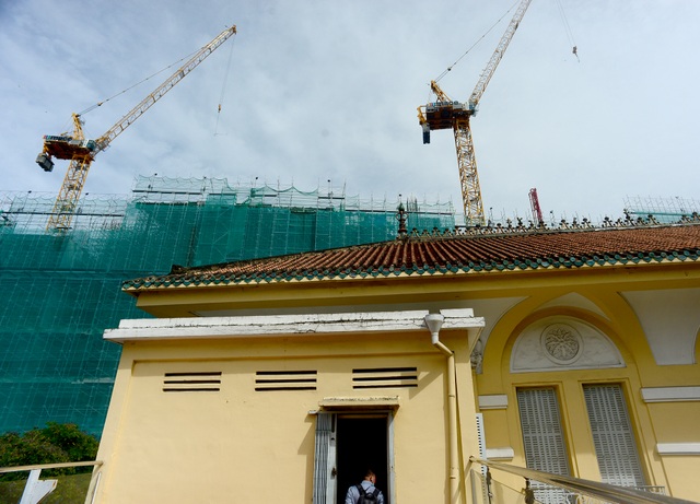 Bảo tàng Mỹ thuật bị nứt, lún.jpg Bảo tàng Mỹ thuật bị nứt, lún.jpg