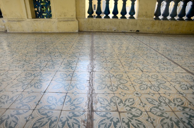 Bảo tàng Mỹ thuật bị nứt, lún.jpg Bảo tàng Mỹ thuật bị nứt, lún.jpg