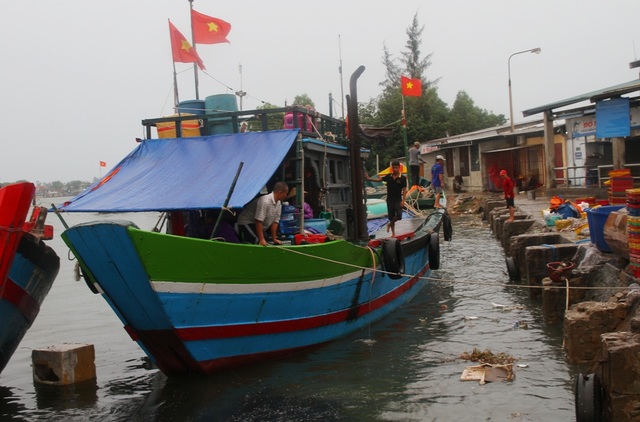 Phó Thủ tướng thị sát, kiểm tra công tác phòng chống ở vùng tâm bão - 8 Phó Thủ tướng thị sát, kiểm tra công tác phòng chống ở vùng tâm bão - 8